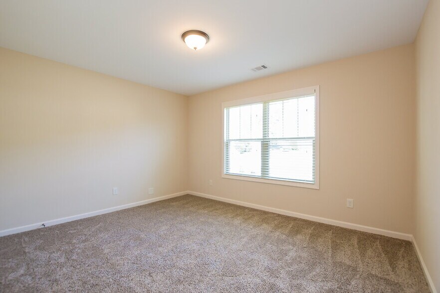 Building Photo - 323 Trailside Dr