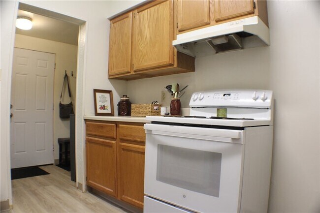 Building Photo - 124 3rd St