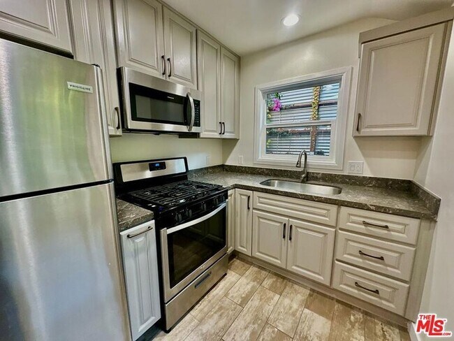 Building Photo - 2222 Stanley Hills Dr