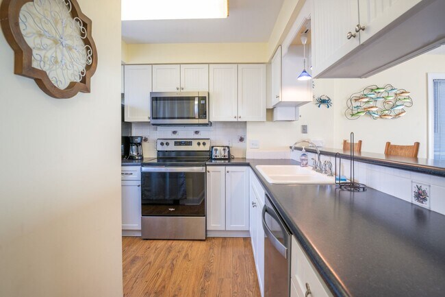 Building Photo - Ocean Dunes 1002 @ 1002 Pelican Ct