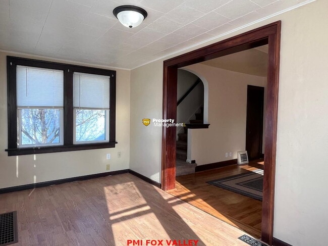 Building Photo - NICE house with wood floors