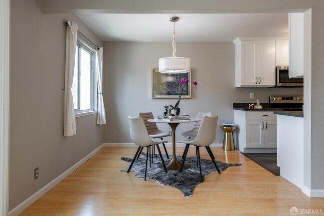 Building Photo - 65 Hermann St