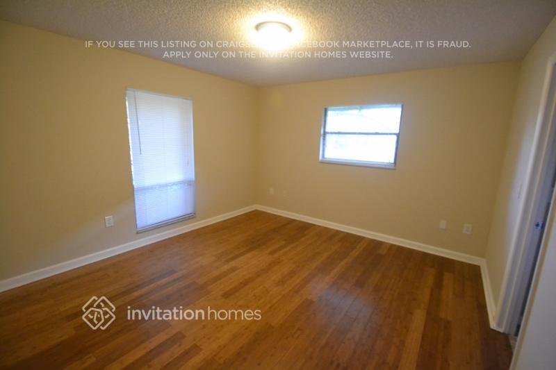 Building Photo - 1051 Sugartree Dr S