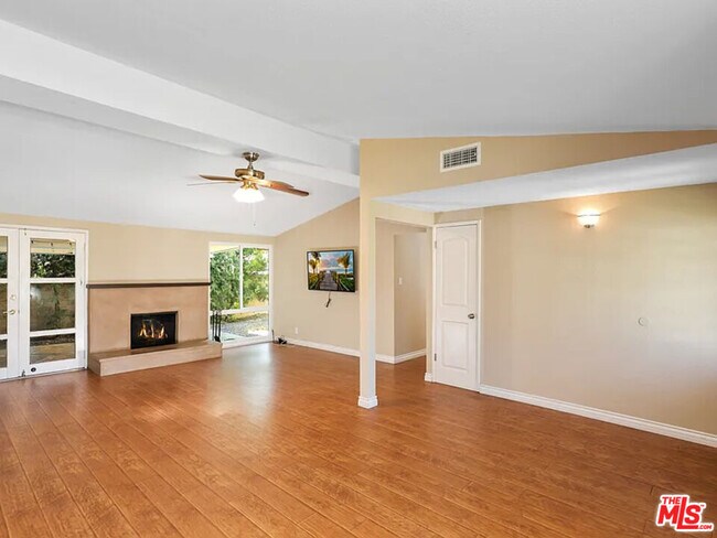Building Photo - 526 N Emerald Dr