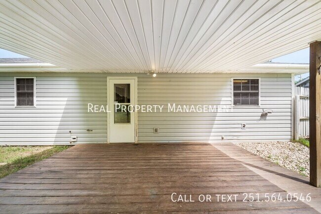 Building Photo - 9631 Royal Woods Dr N