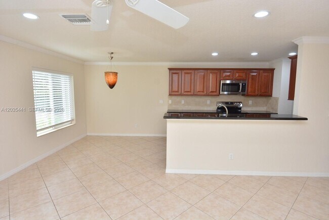 Building Photo - 4648 56th Ln