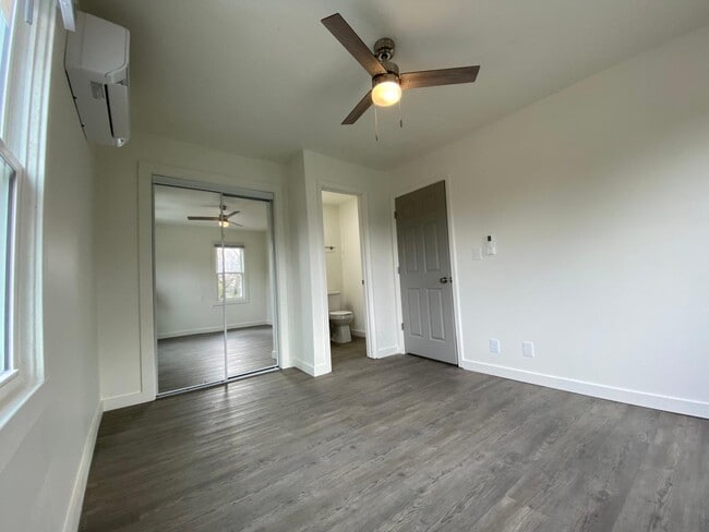 Building Photo - 213 Carroll Dr