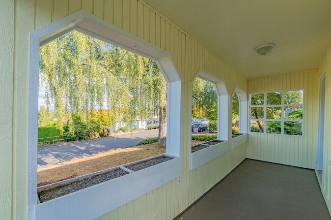 Building Photo - Updated 3-Bed Retreat on a Quiet Street – ...