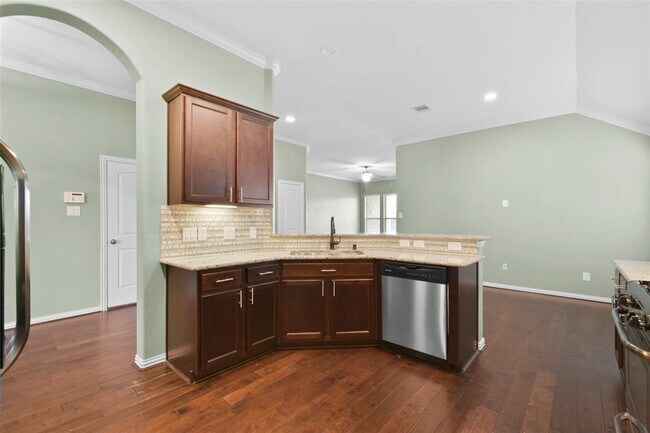 Building Photo - 15606 Kensington Bluff