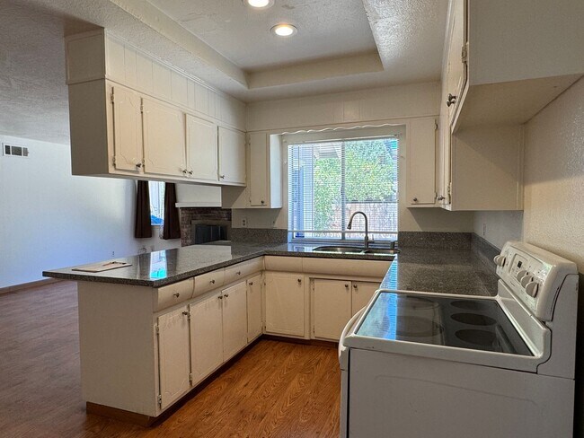 Building Photo - Four Bed, Two Bath Home In North Stockton