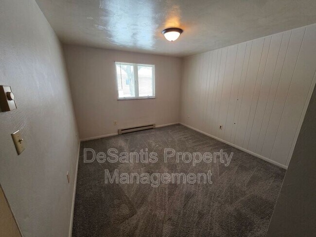 Building Photo - 404 Lunar Ln