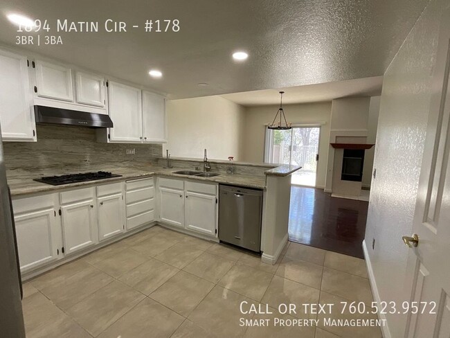 Building Photo - Upgraded Town Home 3BR/2.5BA  Great Locati...