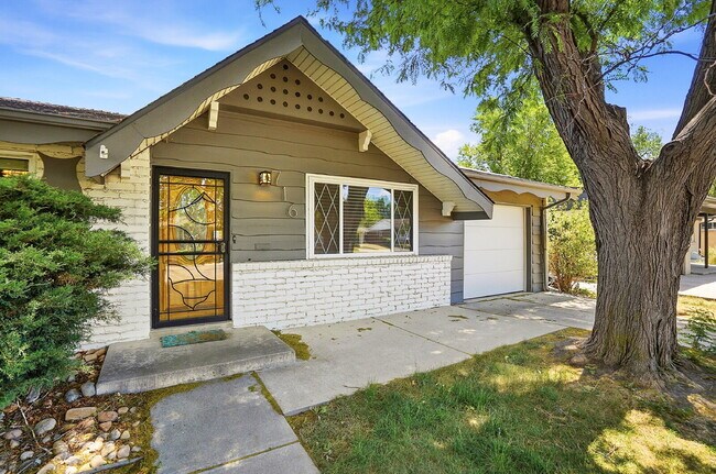 Building Photo - $2,740.95, 4 Beds - 3 Bath, Single Family Home in Denver with Washer and Dryer!