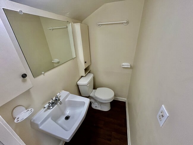 Building Photo - 427 S Center Ave