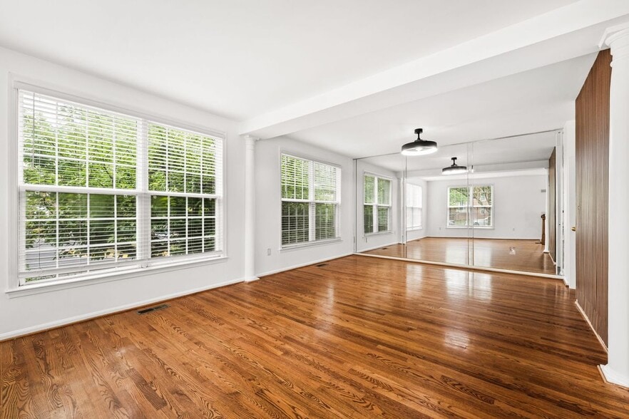Building Photo - 6139 Donival Sq
