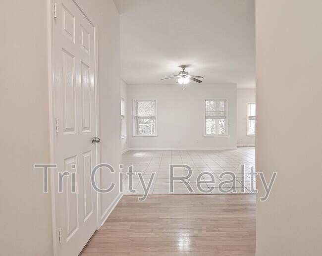 Building Photo - 111 Covington Terrace