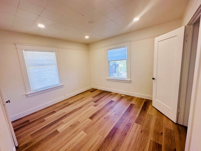 Building Photo - 360 Wheeler Ave
