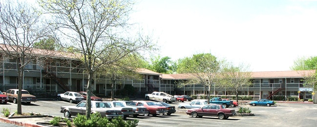 Building Photo - Spring Hollow