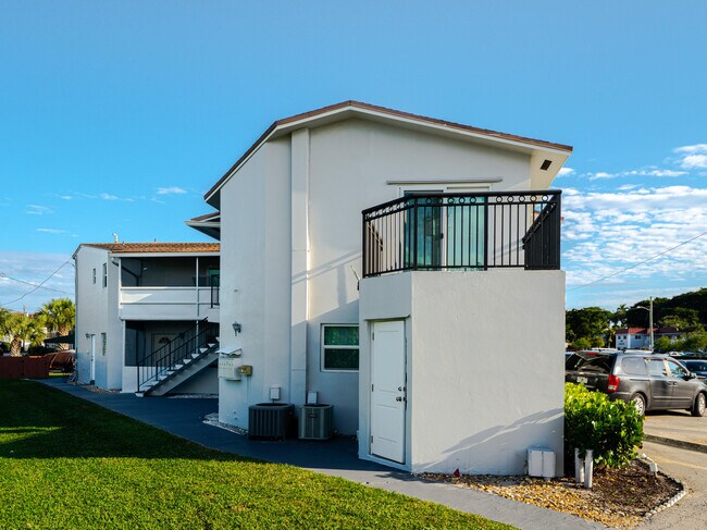 Building Photo - 491 W Camino Real