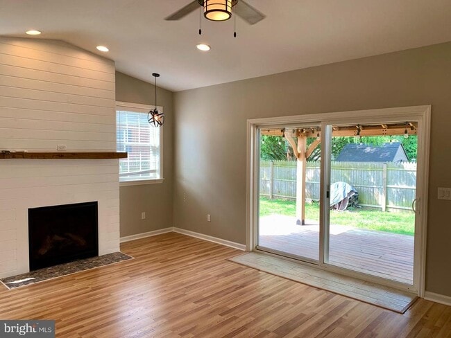 Building Photo - 416 Huntington Dr