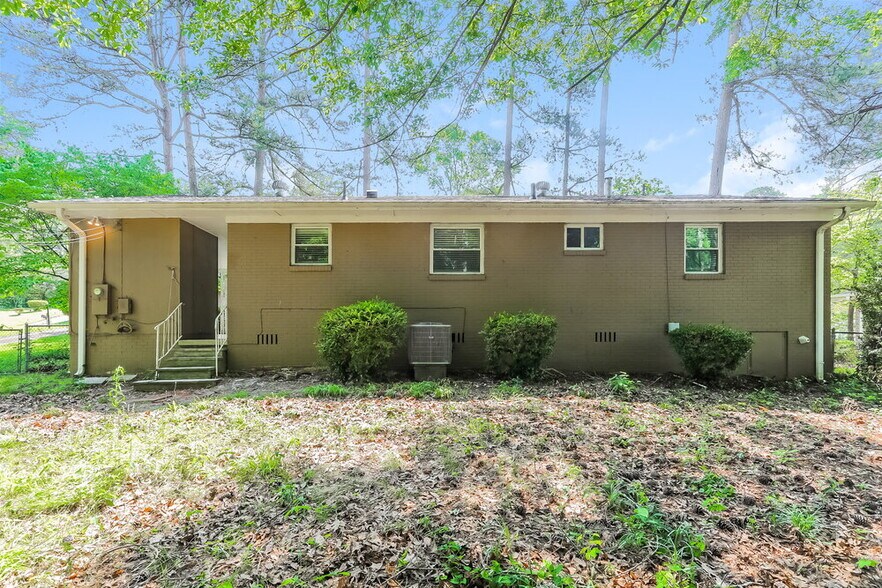 Building Photo - 1108 Sherwood Forest Dr