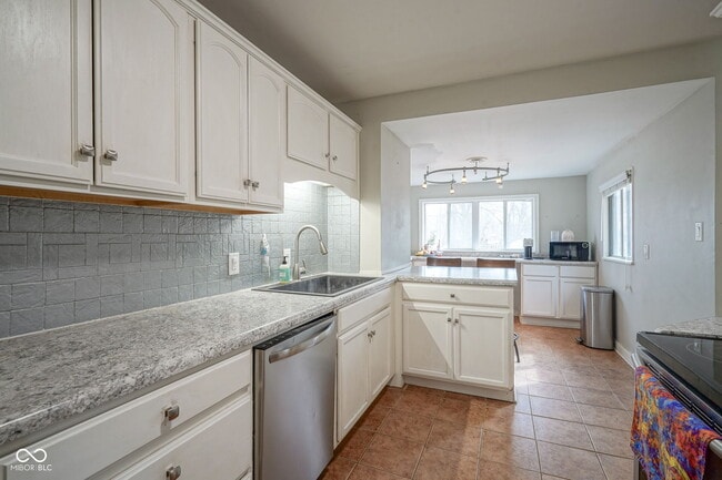 Building Photo - 1005 Chevy Chase Ln