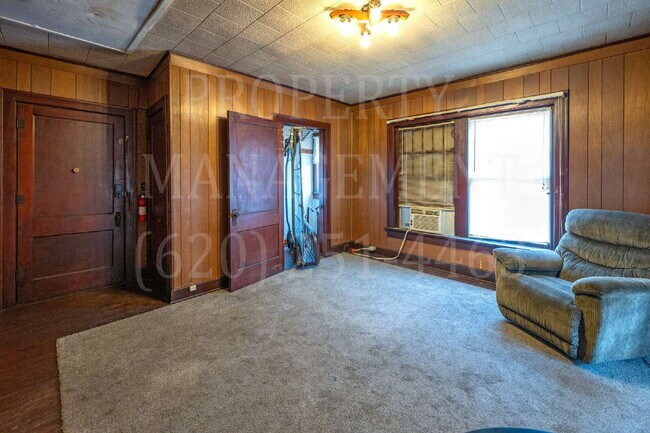 Building Photo - Studio Apartment - All Bills Paid