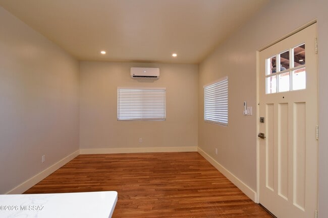 Building Photo - 130 N Cherry Ave