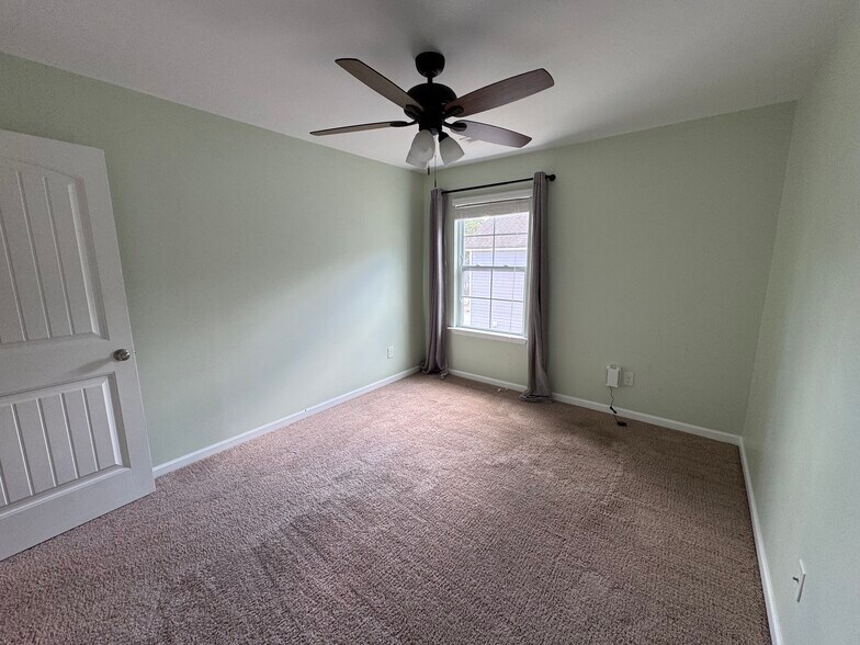 Building Photo - 440 Colony Lakes Dr