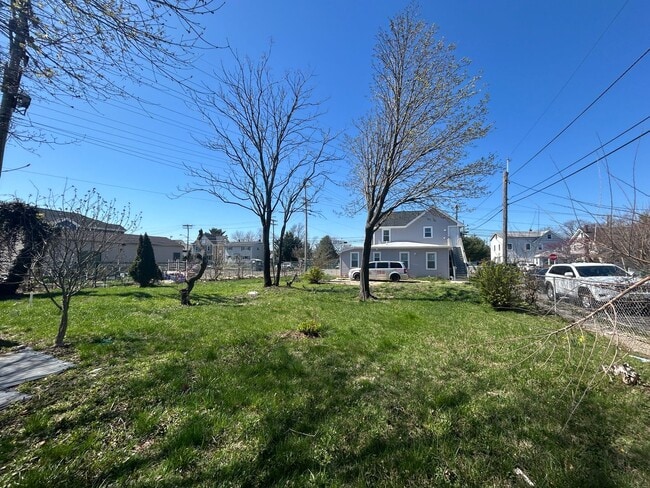 Building Photo - 95 7th Ave