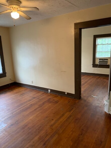 Building Photo - 1412 Old Shell Rd