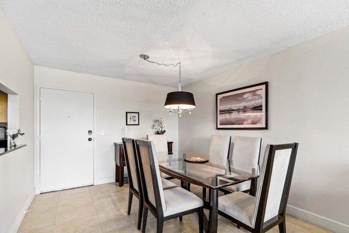 Building Photo - 1830 Embassy Dr