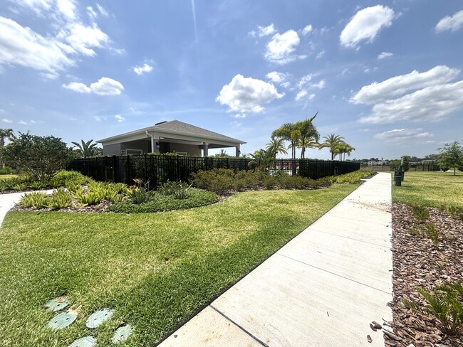 Building Photo - 5555 Hayloft Dr