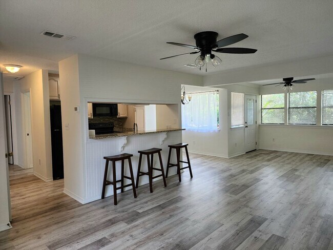 Building Photo - Gulf Shores 2/1.5 condo at Country Club Village