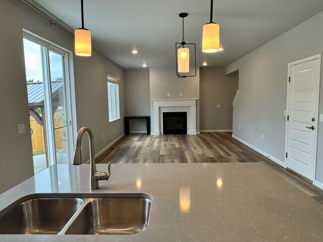 Building Photo - 10848 Hayloft St