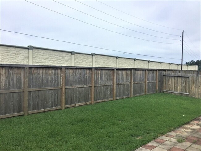 Building Photo - 2819 Lockeridge Bend Dr