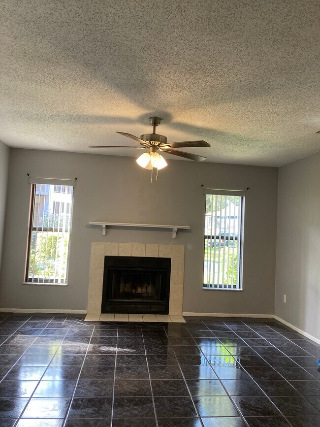 Building Photo - 1502 Northlake Dr