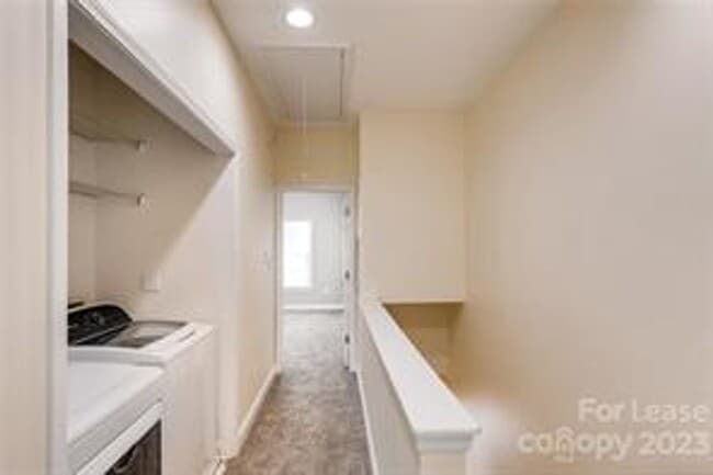 Building Photo - Wonderful craftsman style end-unit townhome
