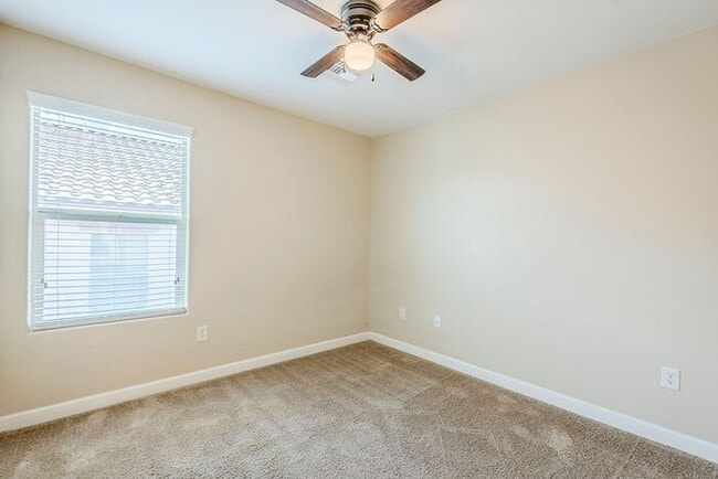 Building Photo - Bright & Airy 4-Bedroom in Willow Ridge Co...