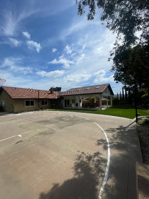 Building Photo - 5425 Brentwood Pl