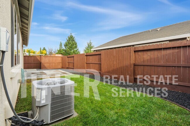 Building Photo - 3719 Edington Dr