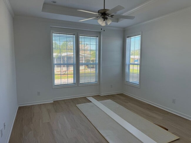 Building Photo - 4208 Queens Way