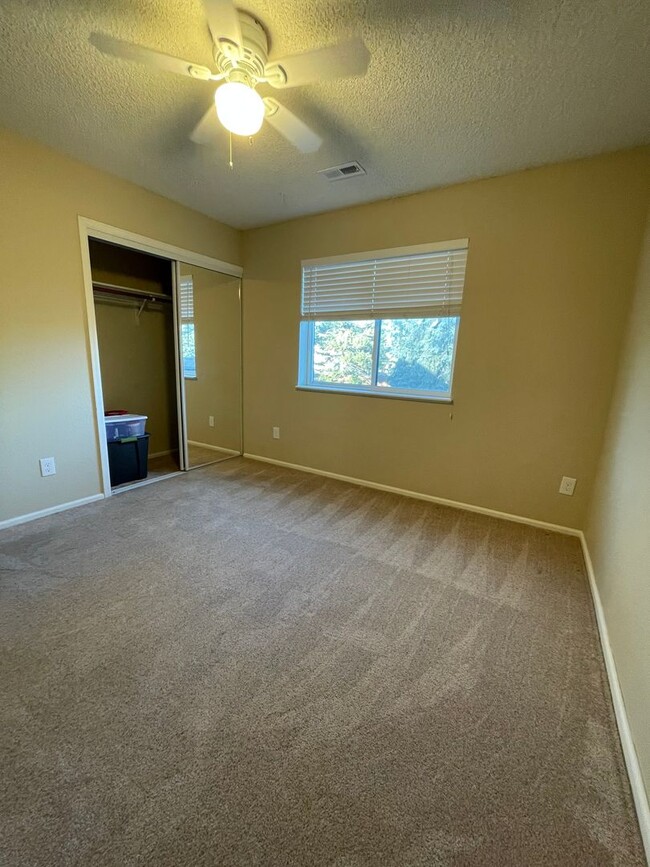 Building Photo - 3 Bed 2 Bath Condo in Westminster Availabl...