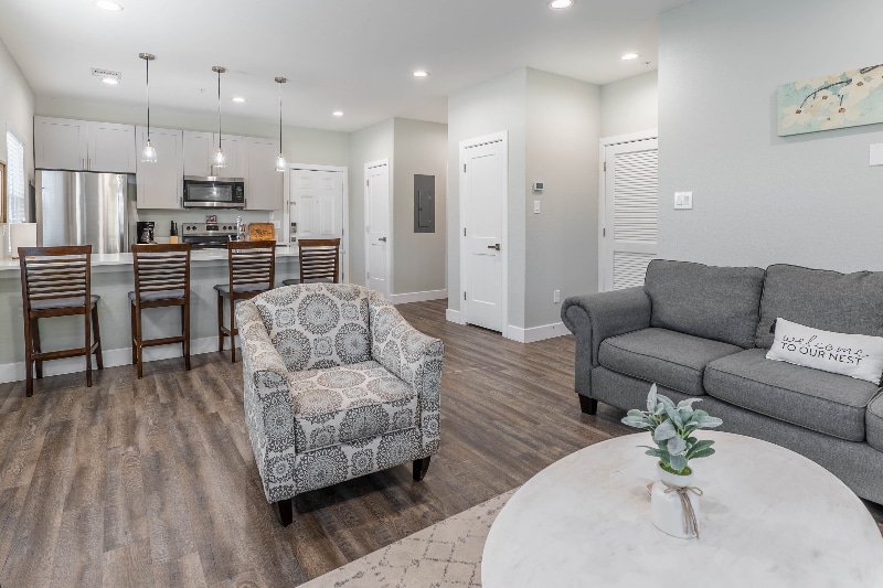 Building Photo - 142 W 5th St