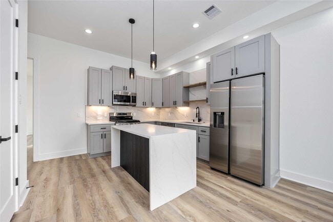 Building Photo - 4533 Larkspur St