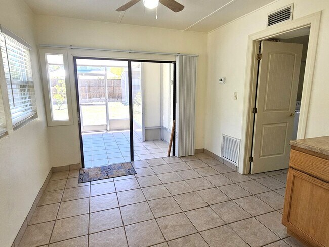 Building Photo - Annual Unfurnished 3 Bedroom 2 Bathroom Home in Nokomis!