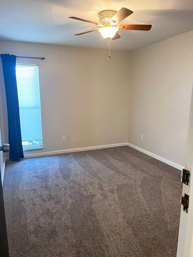 Building Photo - Spacious 1-Bed, 1-Bath with Reserved Parki...