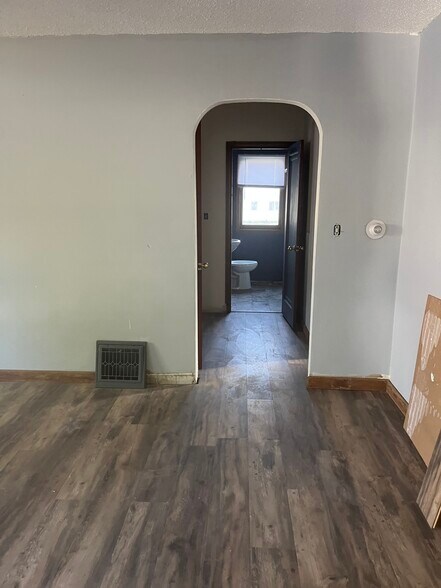 Building Photo - 703 North St
