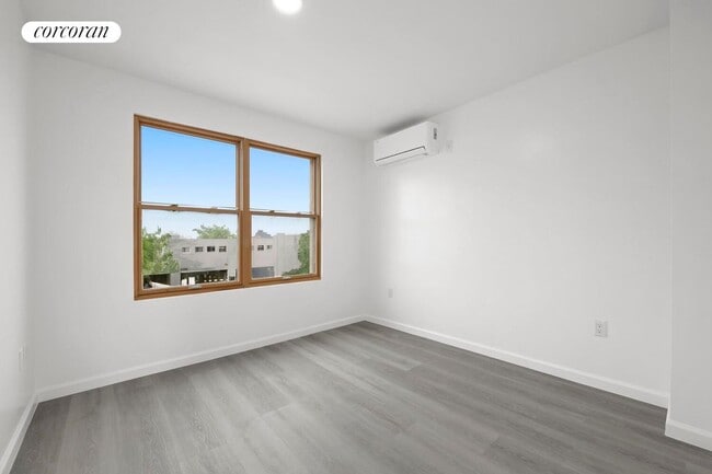 Building Photo - 217 9th St