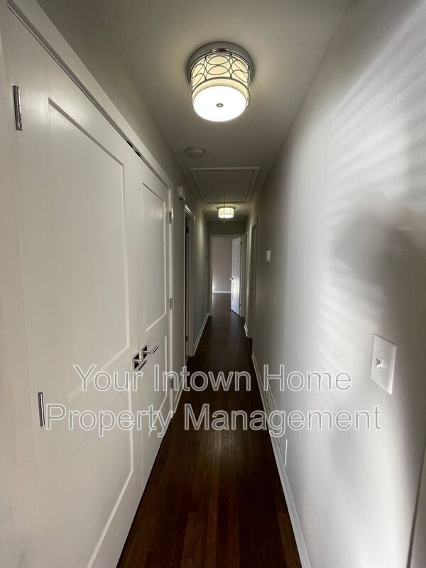 Building Photo - 1525 Sanden Ferry Dr